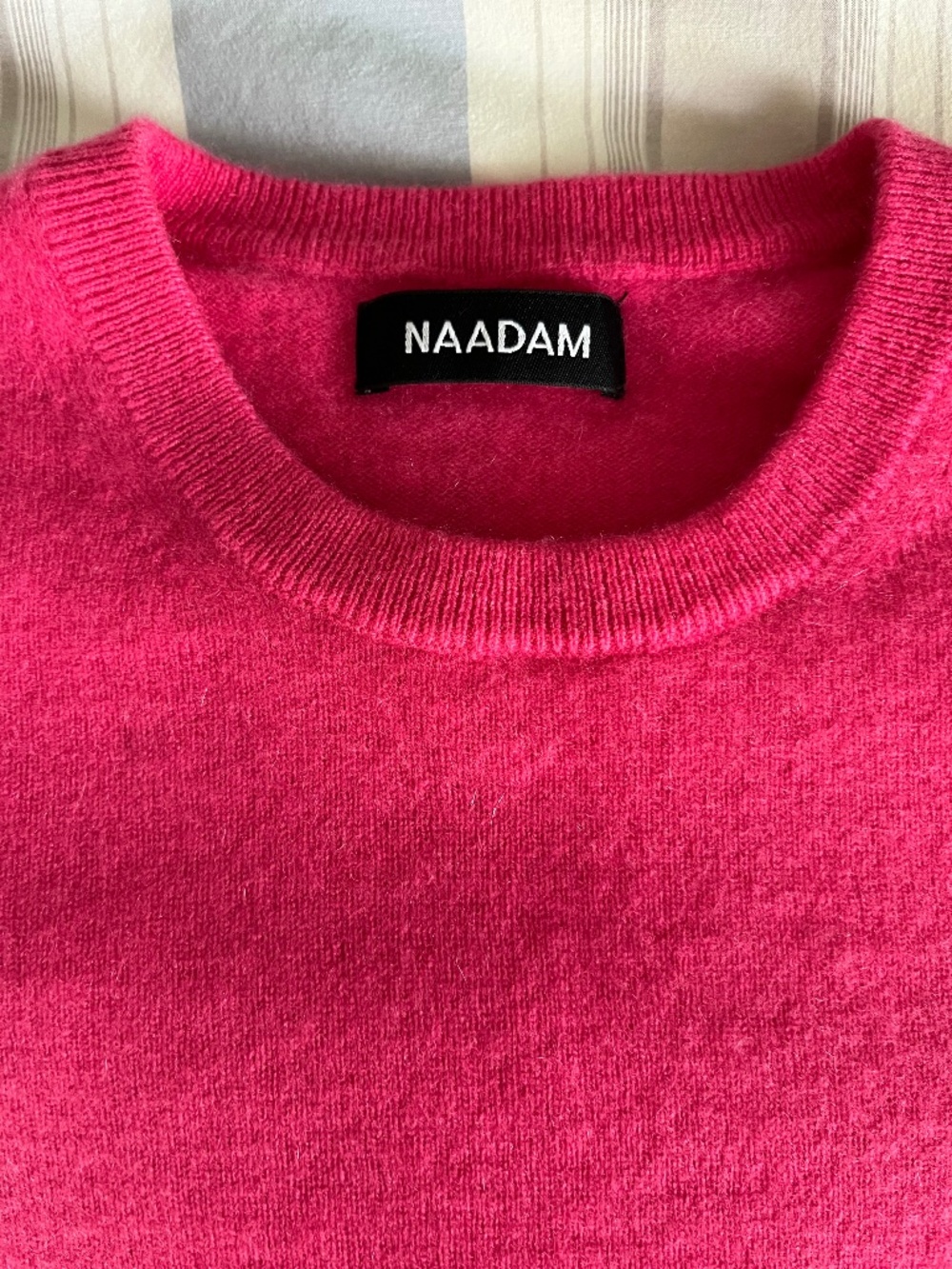 Naadam, The Original cashmere sweater, size Small, Pop pink